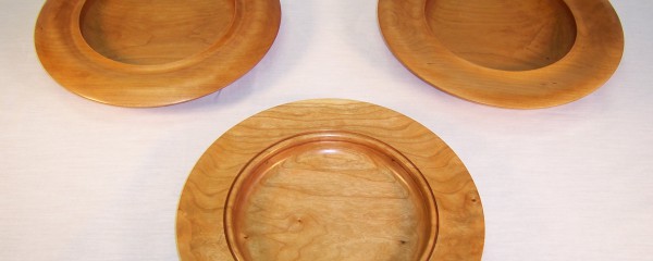Plates in maple