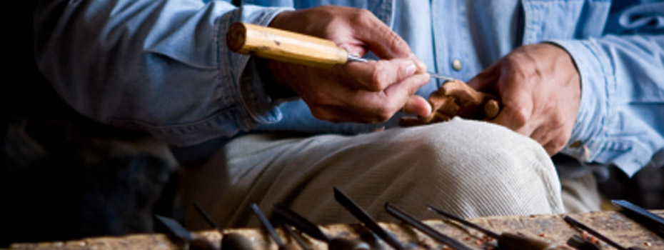 profiles-carving-hand